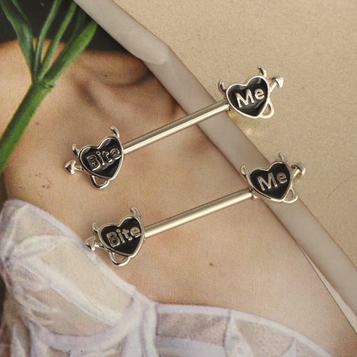 Brustwarzenpiercing Stab Mit Schriftzug - piercinglux.com