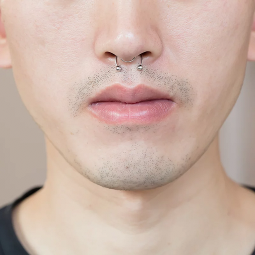 Fake piercing do nosa rozginany z kulkami Srebrny