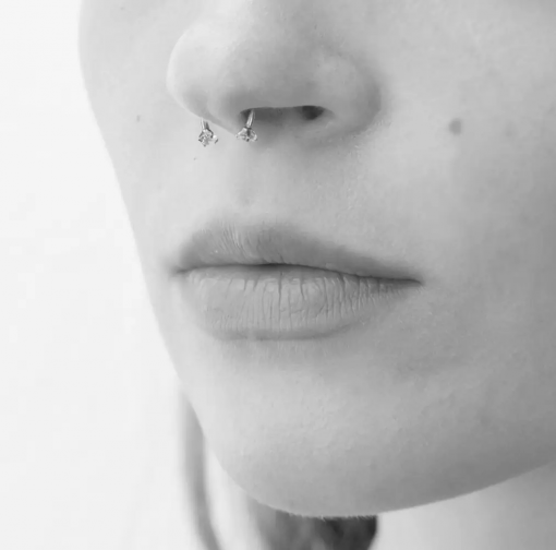 Podkowa Septum ze stali z białymi kamieniami Różowe złoto
