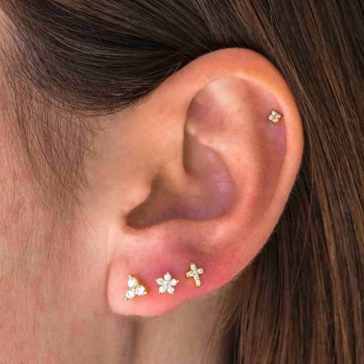 Kolczyk do piercingu ucha ze stali Kwiat Mały z kryształkami Złoty
